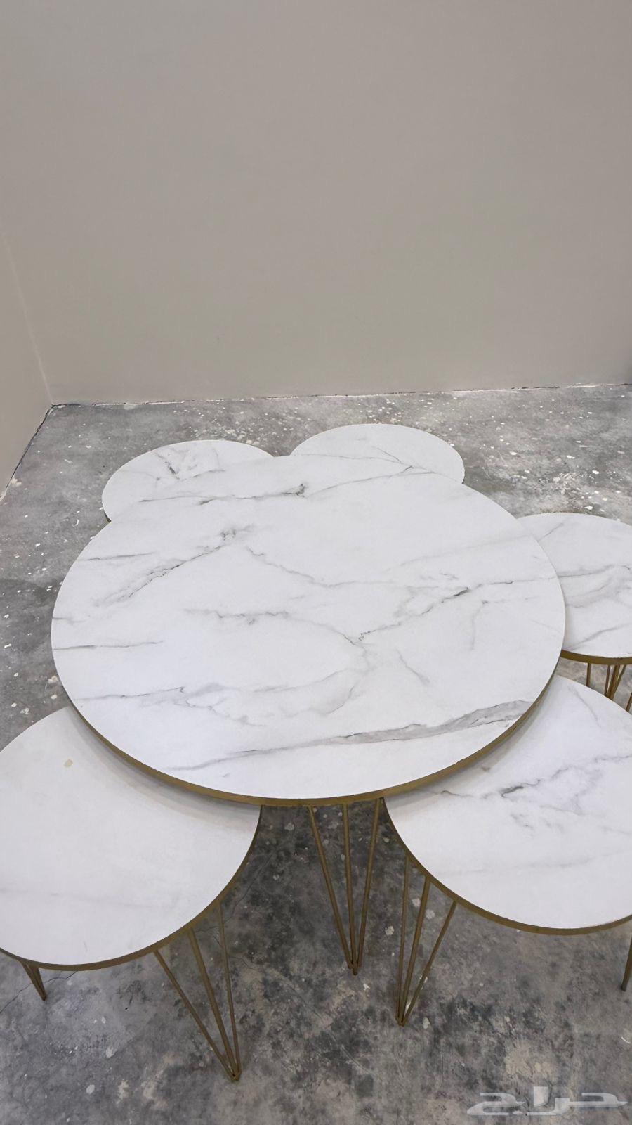 طاوله بخدماتها5 شبه جديد للبيع64358828849282110