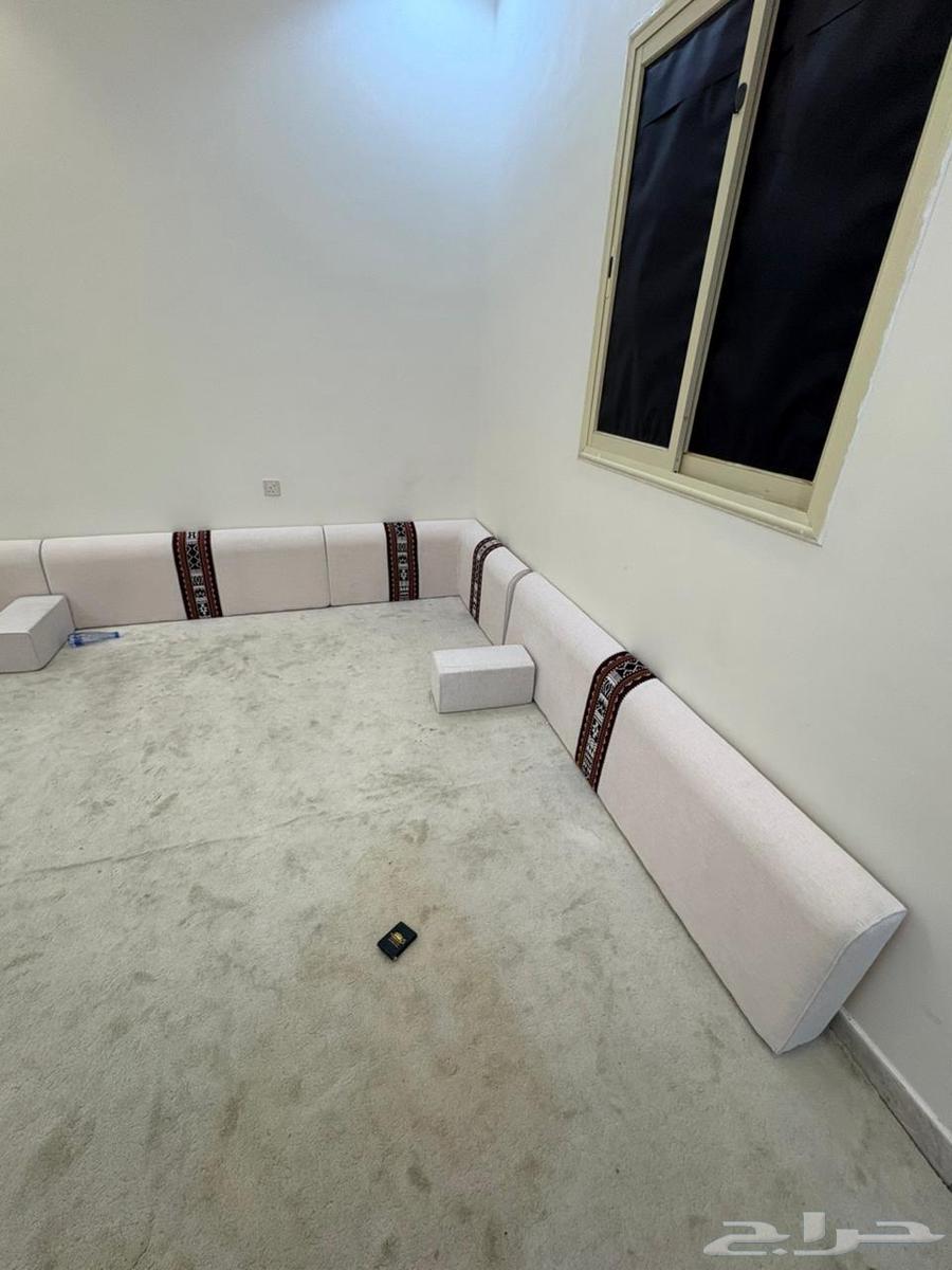 كنب لغرفة 4 ف 5 وتلفزيون للبيع64361637307138111