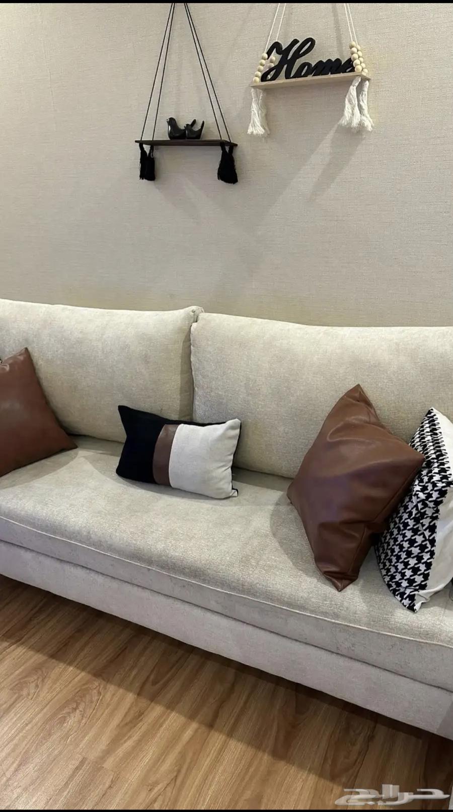 كنب مع ابجورات وطاوله و4طاولات خدمه ب 100064365276759553114