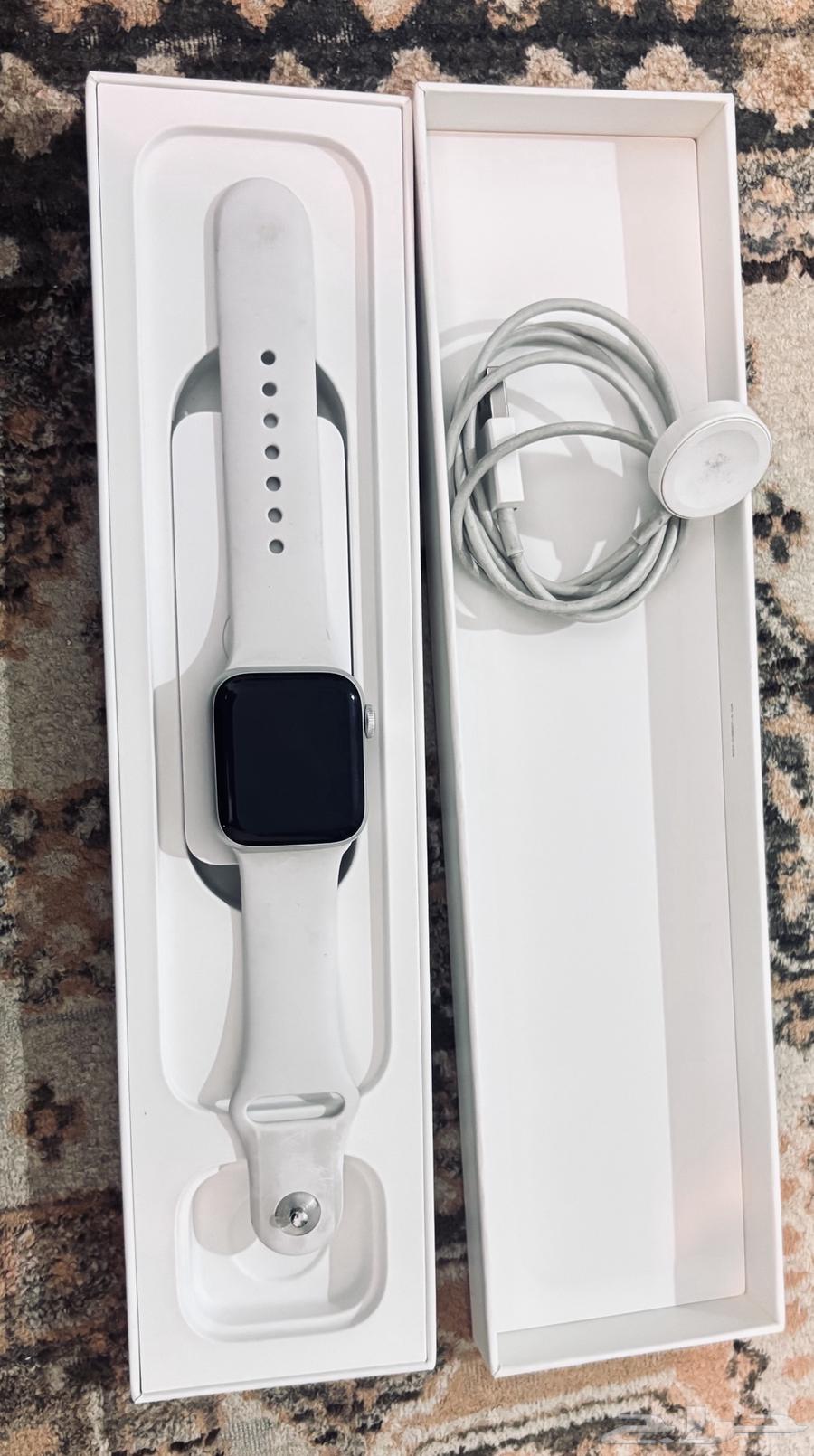 ابل واتش Se 40 ابيض نظيف64374612844034110