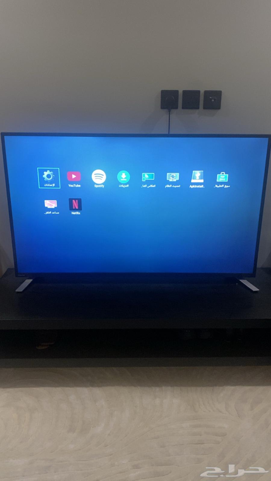 تلفزيون توشيبا للبيع مع الطاولة64371672402818110