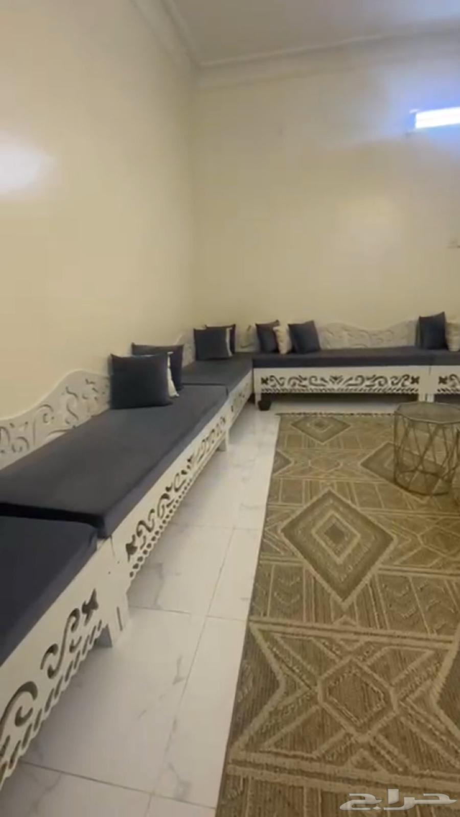 Chairs with tables for sale64369082678530112