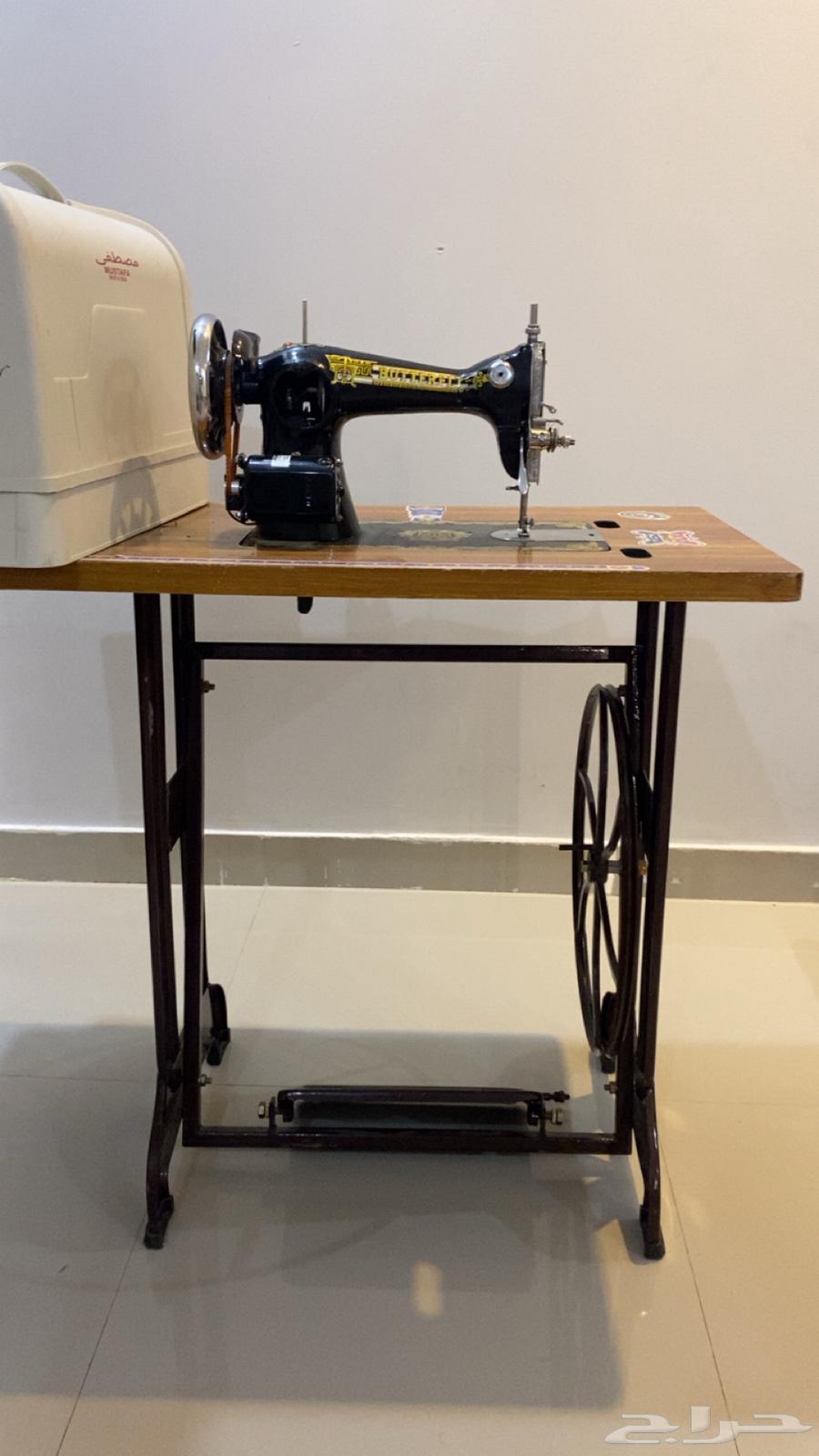 A clean sewing machine, doesn't have any issues, all accessories are present, almost new64368863857153110