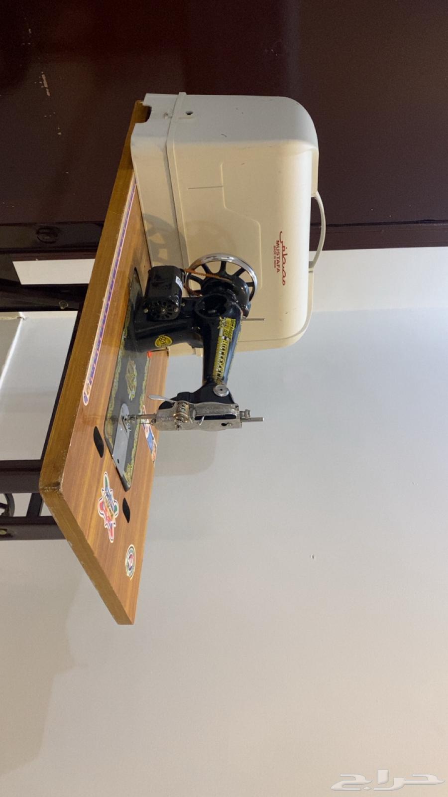 A clean sewing machine, doesn't have any issues, all accessories are present, almost new64368863857153111