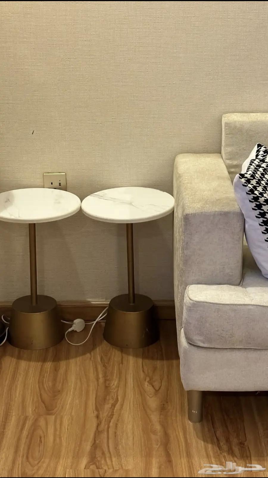 كنب مع ابجورات وطاوله و4طاولات خدمه ب 100064365276759553111