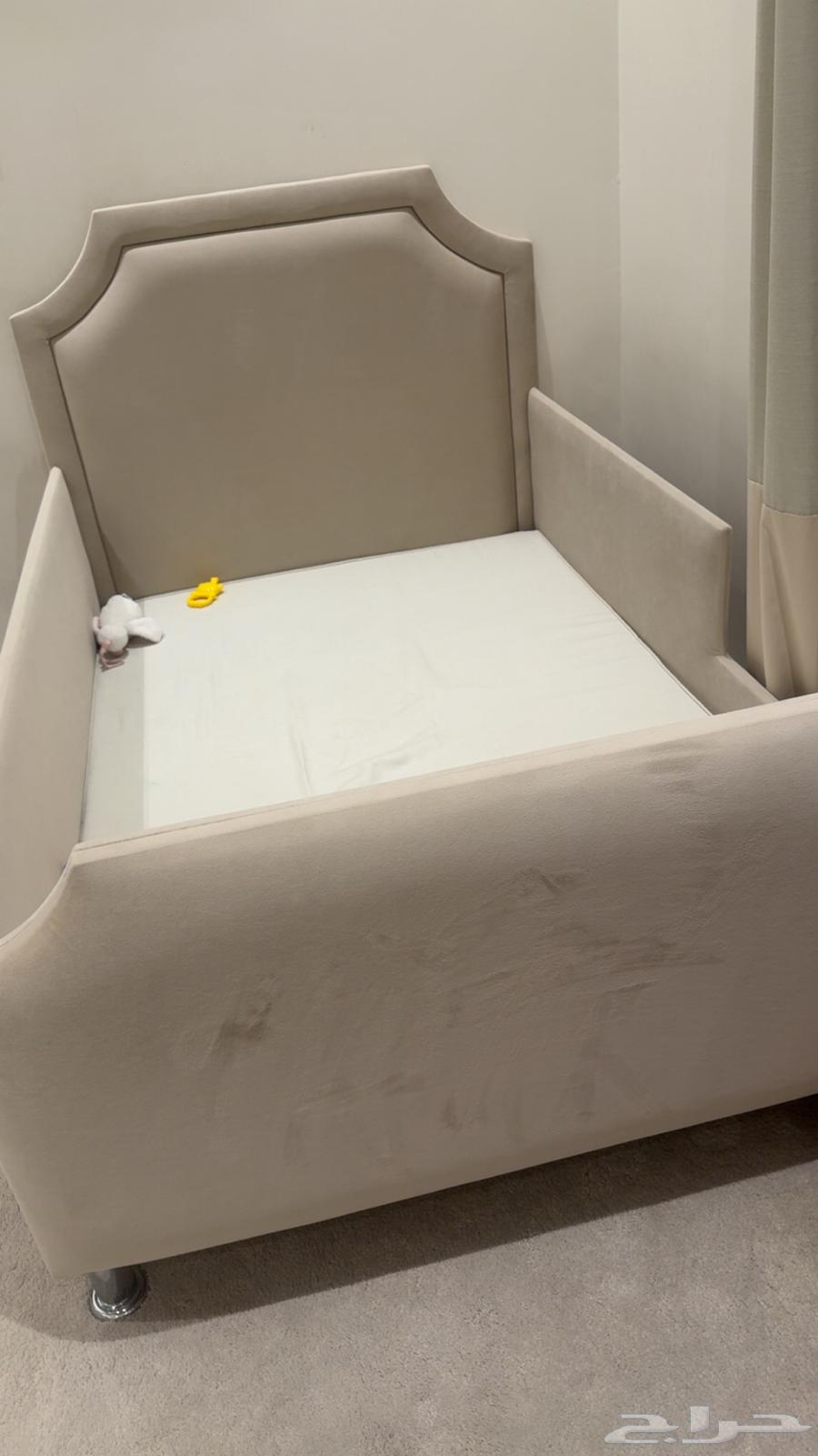 سرير أطفال ديزاين جديد استخدام قليل64368762156035113