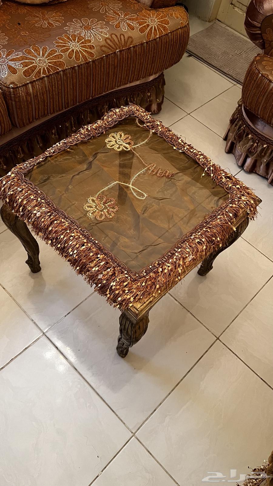 Sofa in its original condition64376690268162114