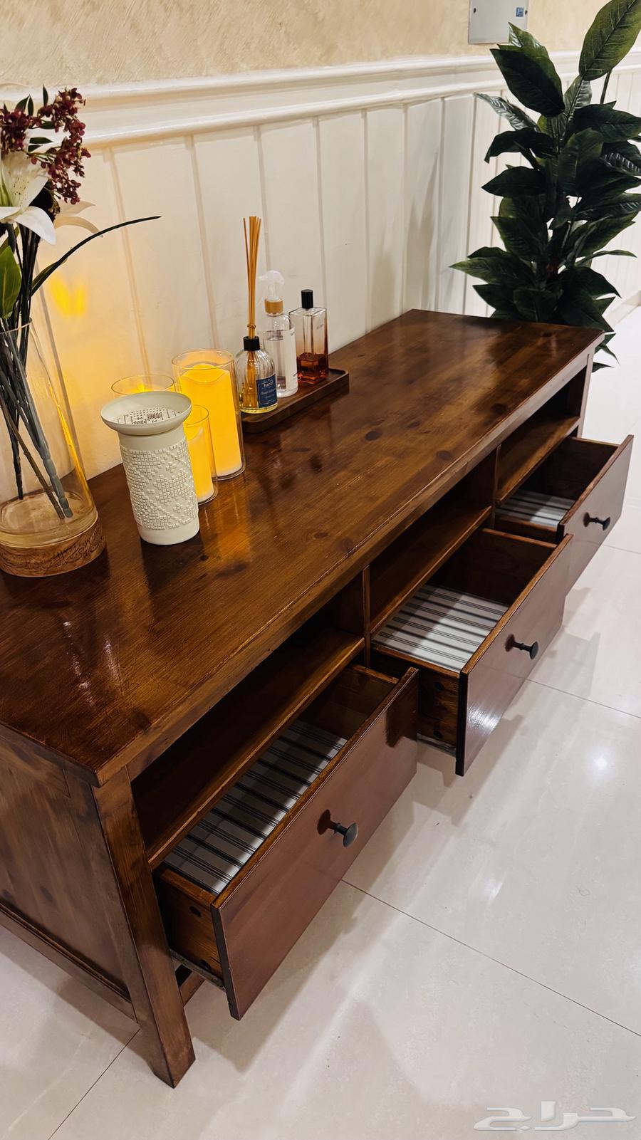 للبيع طاولة تلفزيون ايكيا64368296243201112