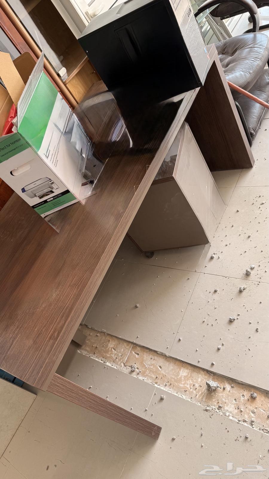 للبيع بابين وطاوله ودولاب64371555535235112