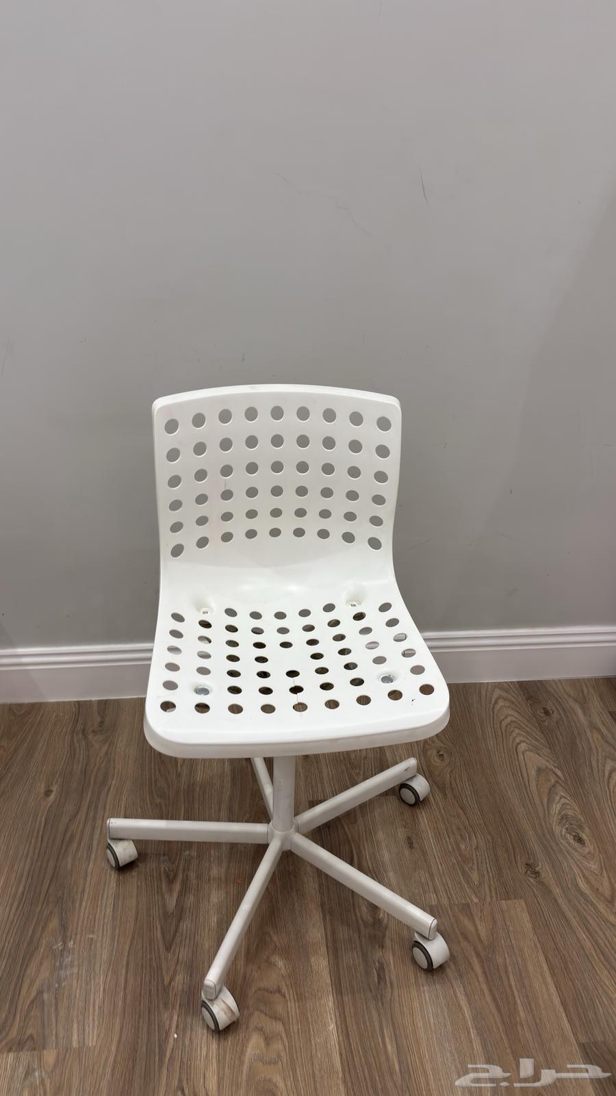 للبيع تسريحه وكرسي يدور من ايكيا (مستعملين)64366688252929111