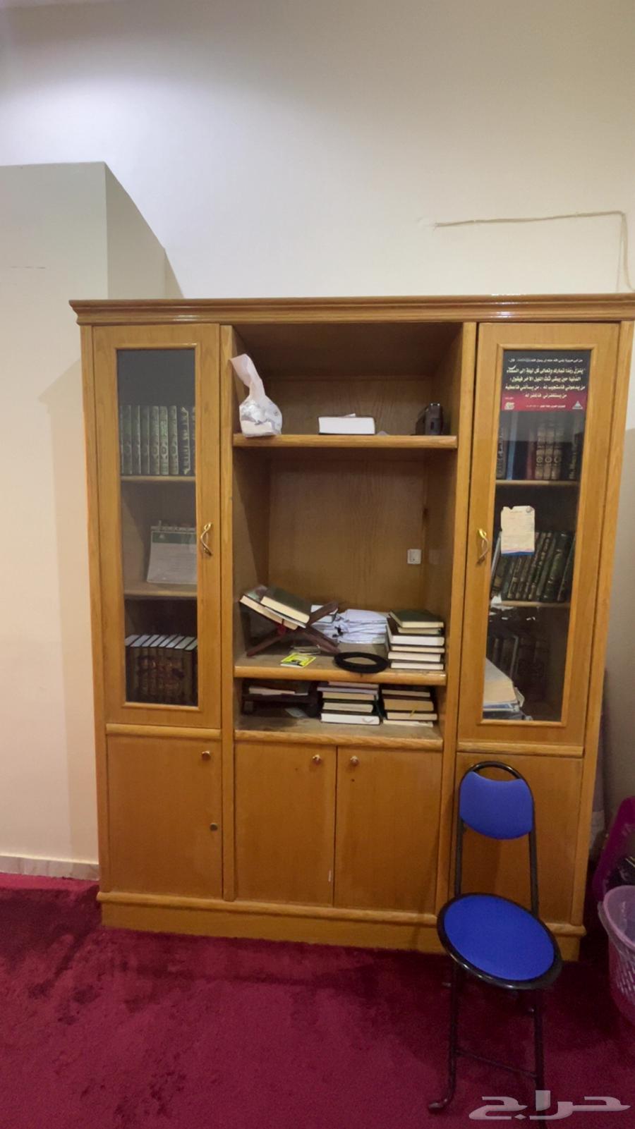 دولاب نظيف ومستعمل للبيع غير شاملة للكتب64372185495170110