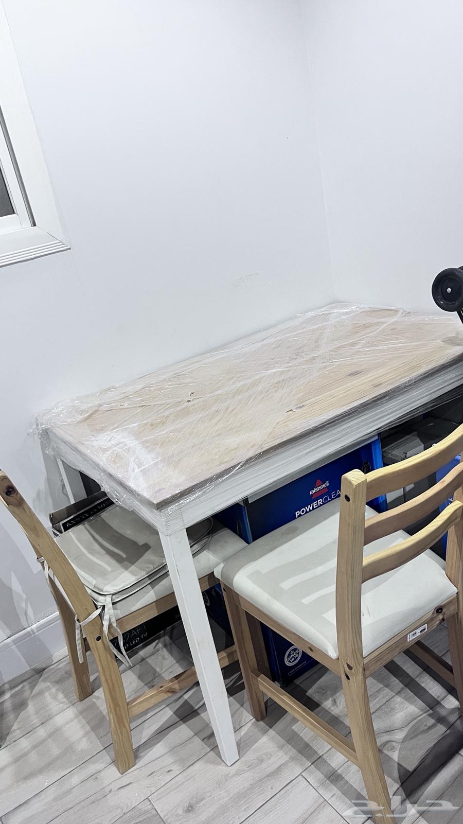 طاوله ايكيا معاها كرسيين شبهه جديده ومغلفه تغليفه النقل64373624911873110