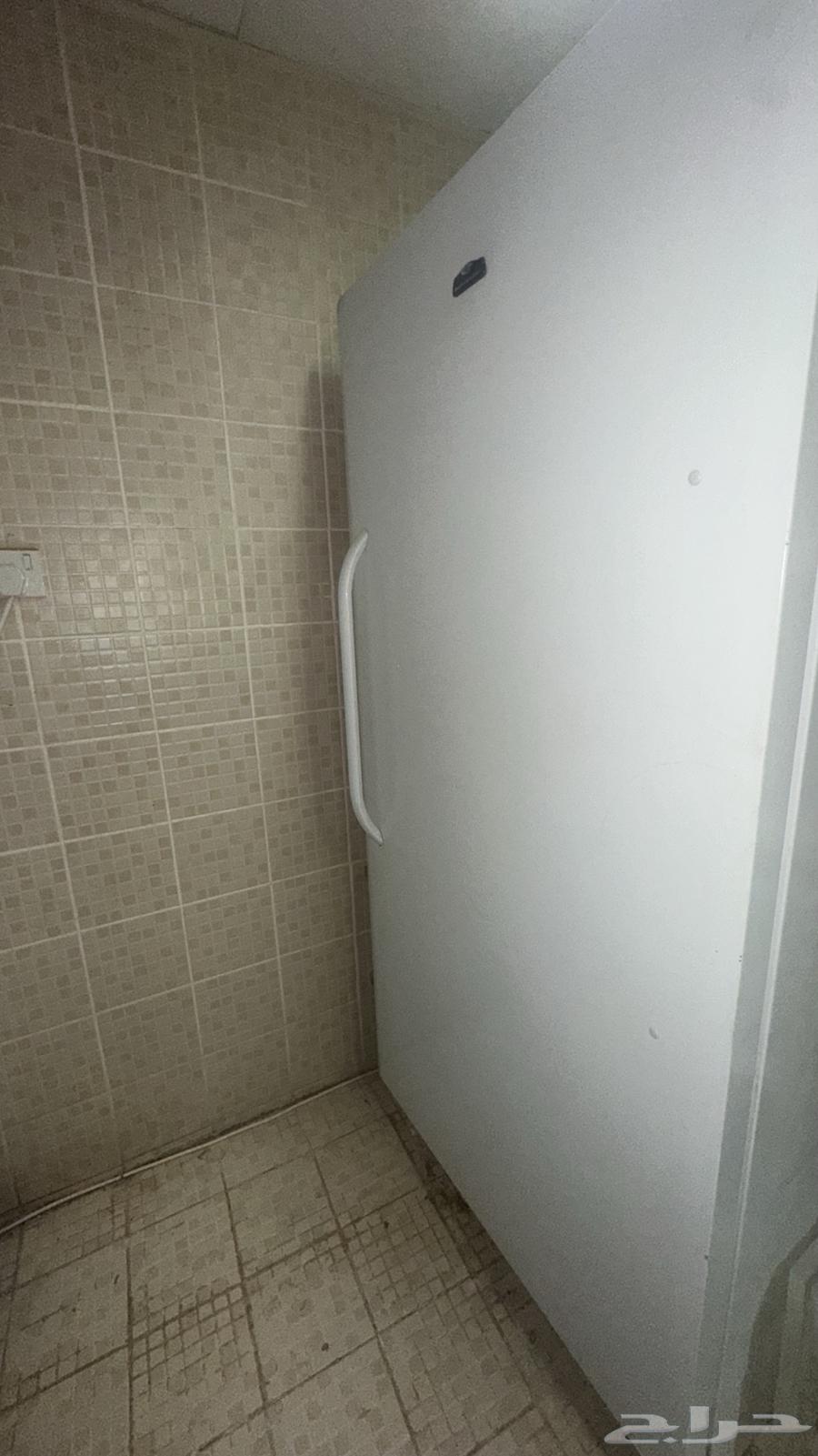 ثلاجه كلفينيتور شبه جديده. حجم كبير64376765659651111