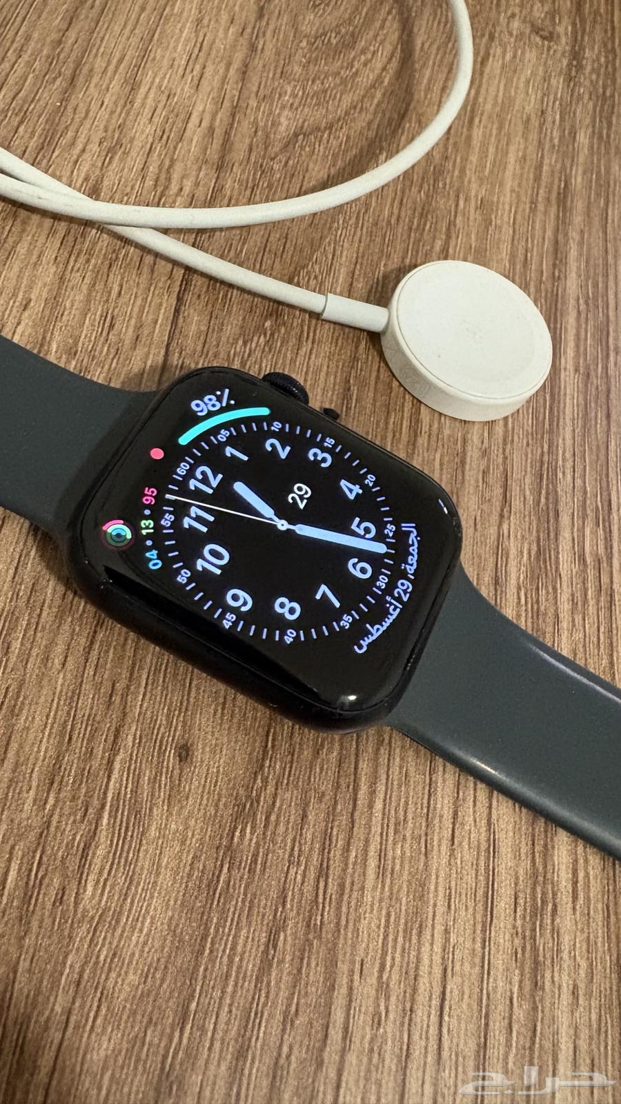 Apple Watch Series 9 in clean condition64367084969473112