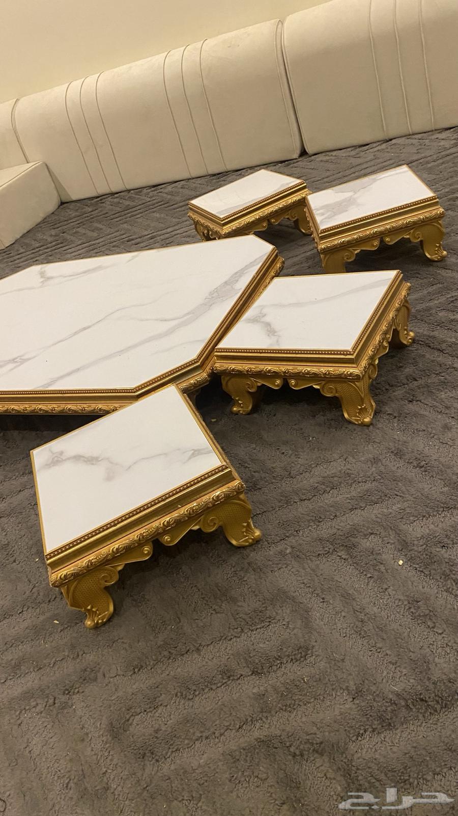 Serving tables64372419792770111