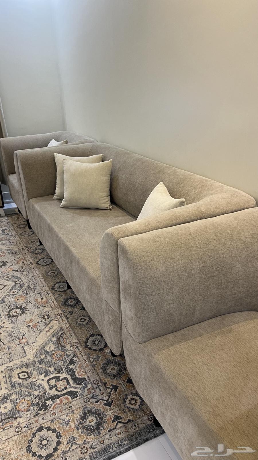 Very clean custom-made sofa64383400508162112