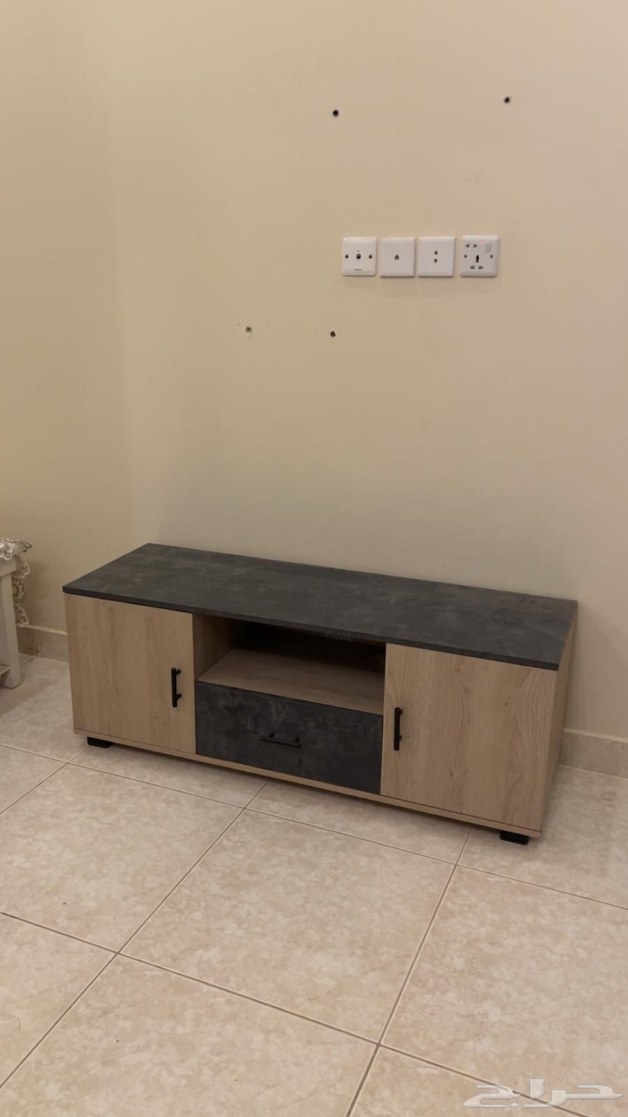 طاولة تلفزيون64368046837634110