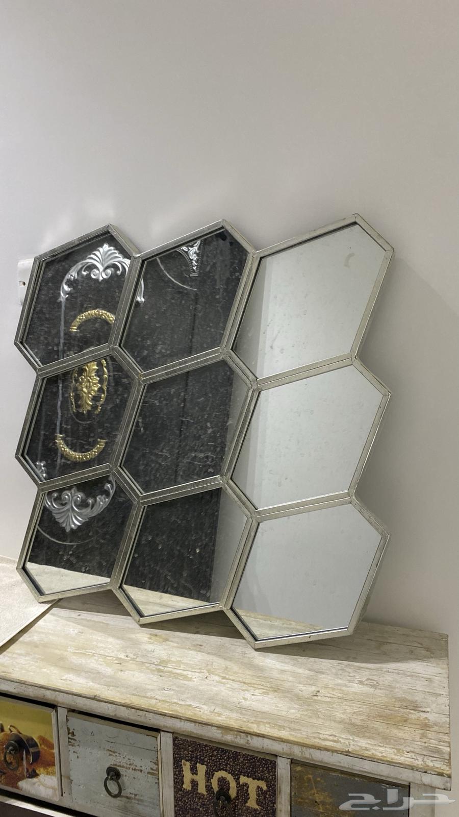 Urgent sale of chandeliers, side tables, mirrors, and Islamic reminder boards64366483039107114