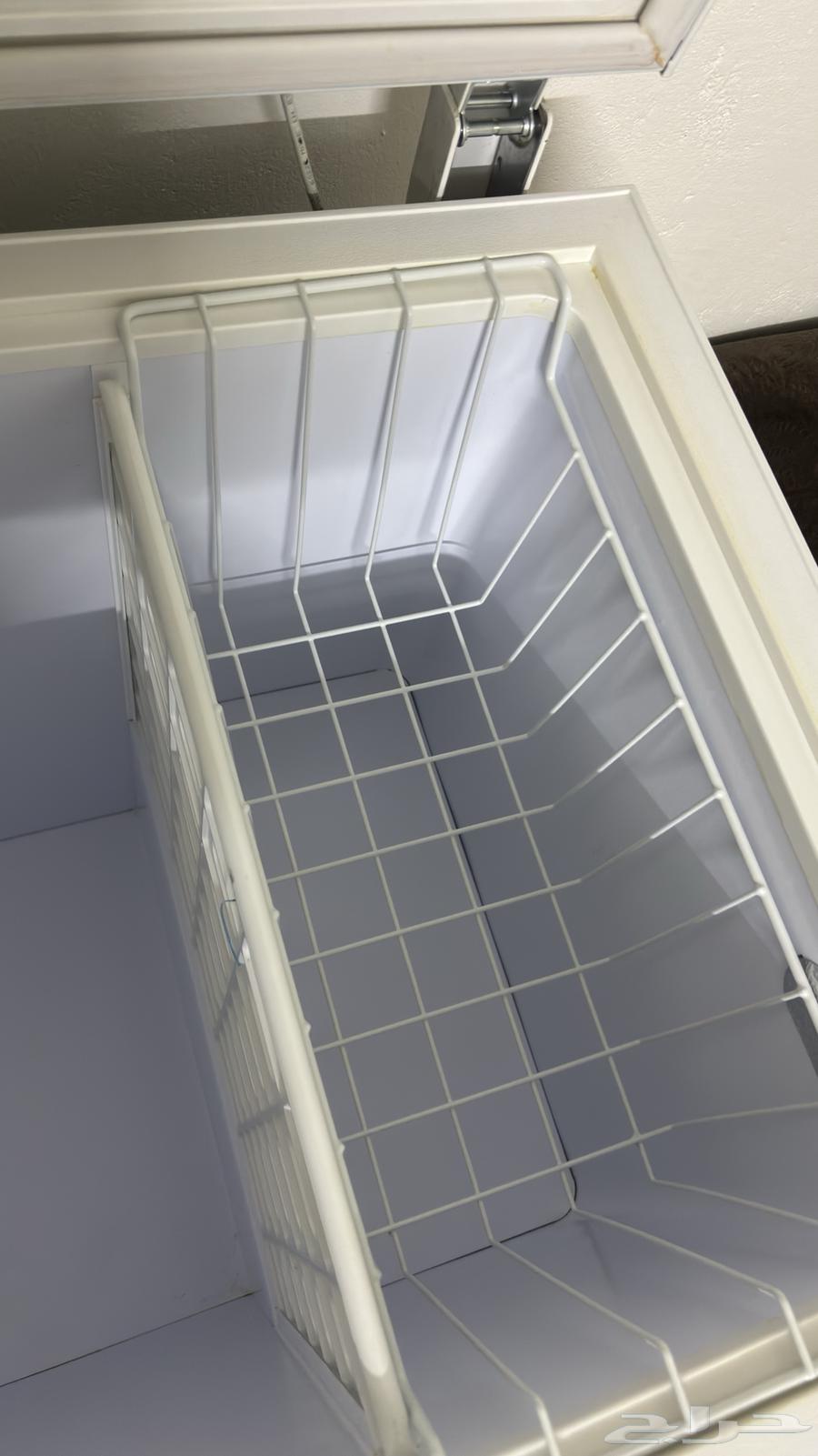 A clean refrigerator, less than two months old64375678620161112