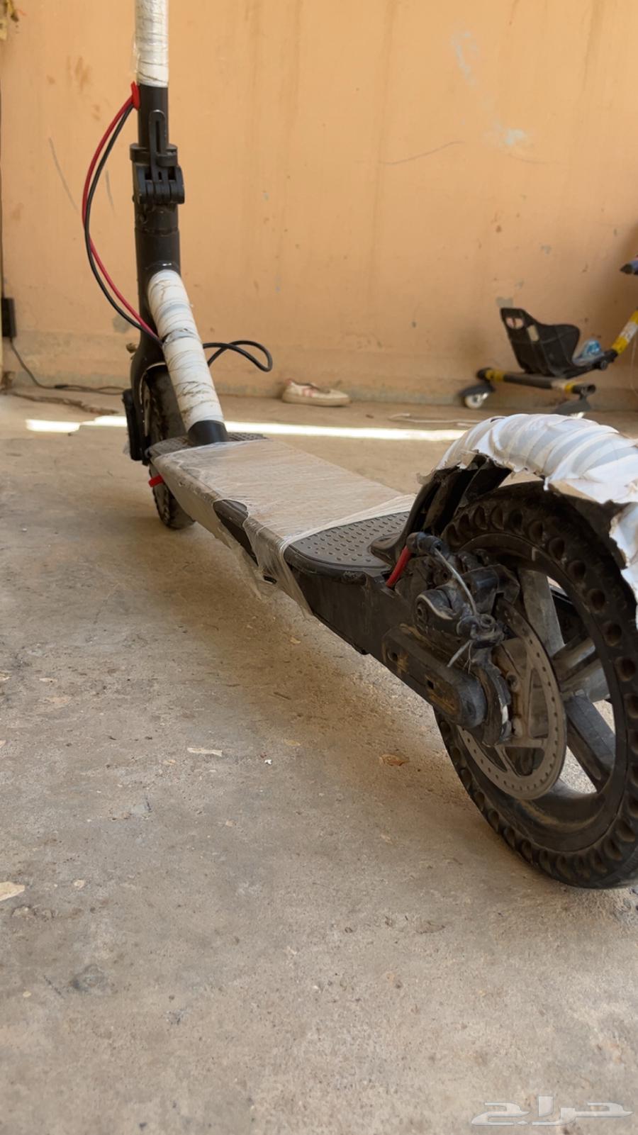 سكوتر نضيف فيه خراب بسيط إذا دعست مايمشي الشغله بسيطه64367216655489113