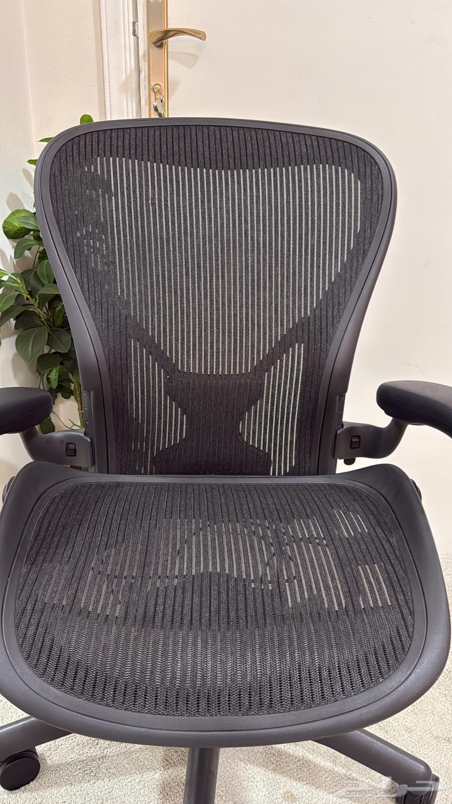 كلاسيك ايرون هيرمان ميلر Herman miller مقاس C64364654795139113