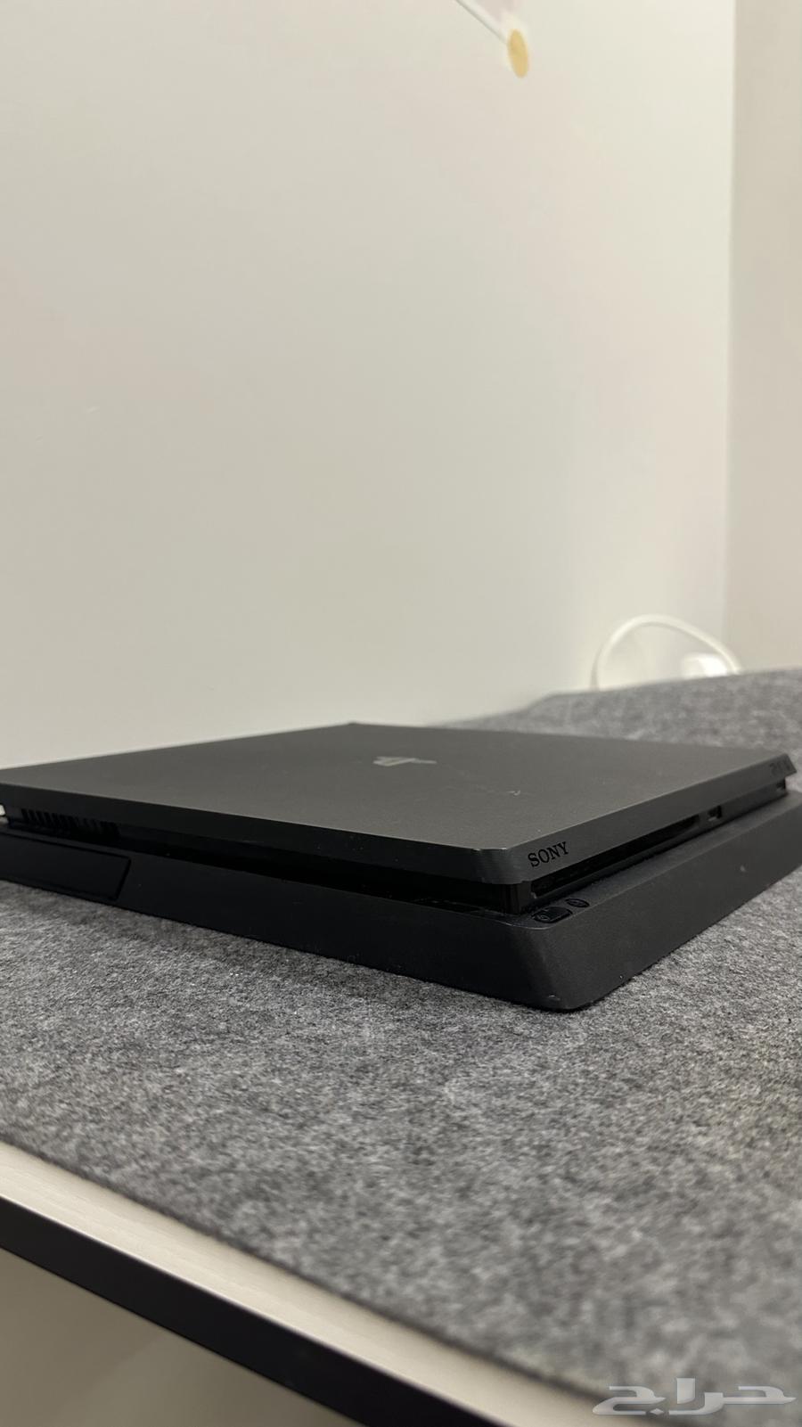 السلام عليكم سوني فور سليم نضيف جدا السوم يبدا 35064374378729217113