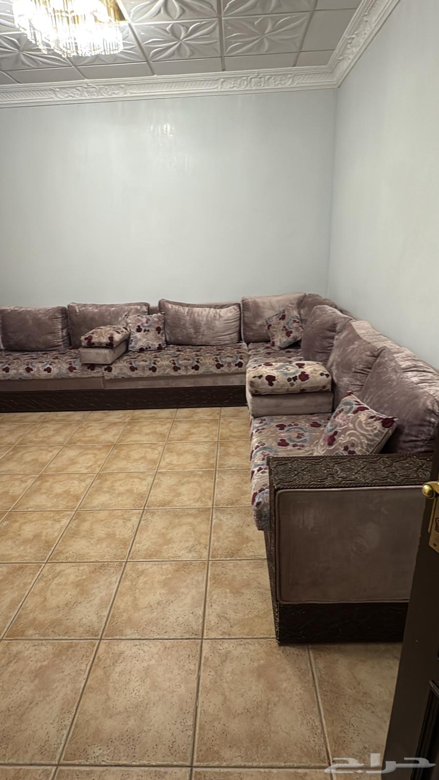 كنب غرفة ب حالة ممتازة ( ينفع ل غرفة 4 في 4) على السوم64370583549057111