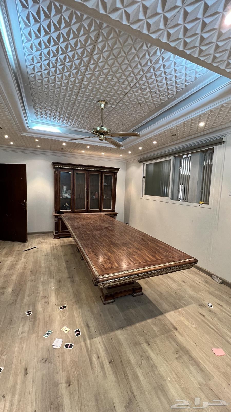 للبيع طاولة ودولاب64368484627074111