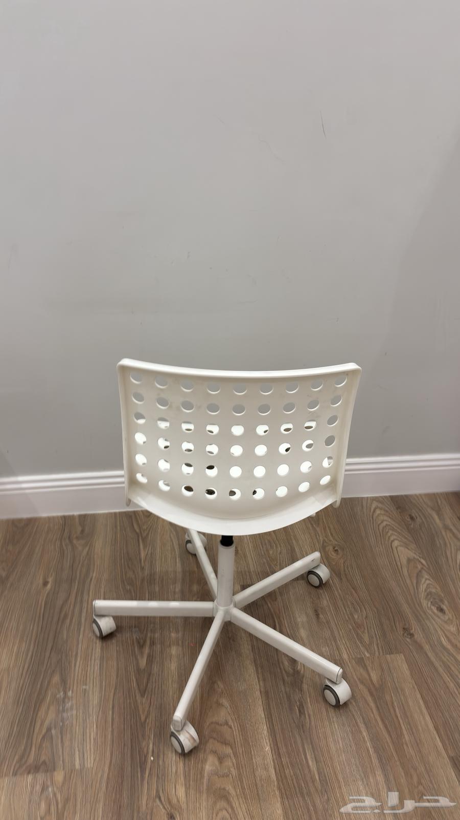 للبيع تسريحه وكرسي يدور من ايكيا (مستعملين)64366688252929112