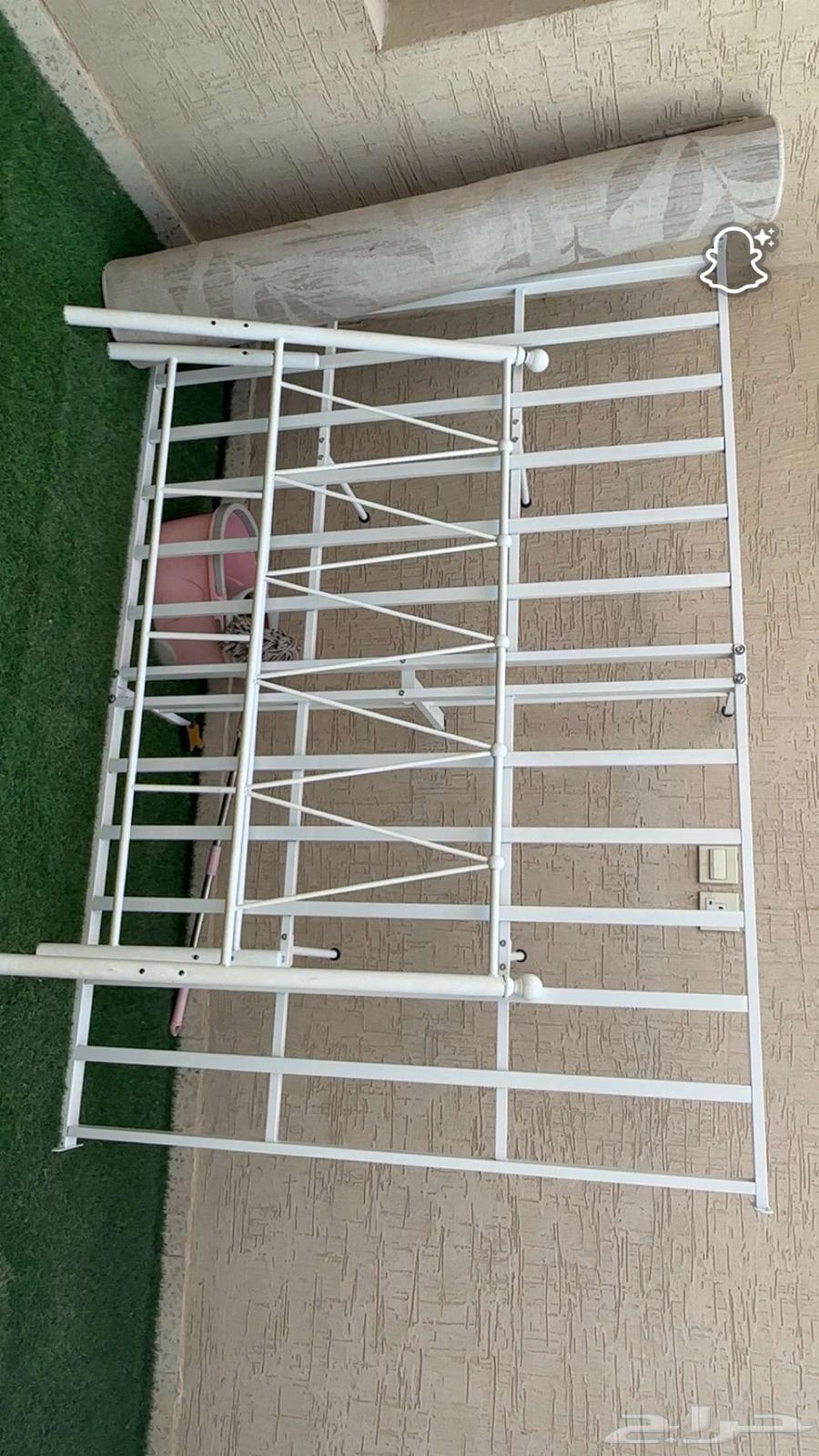 Two-meter bed 140 available, missing screws for assembly64371672417794112