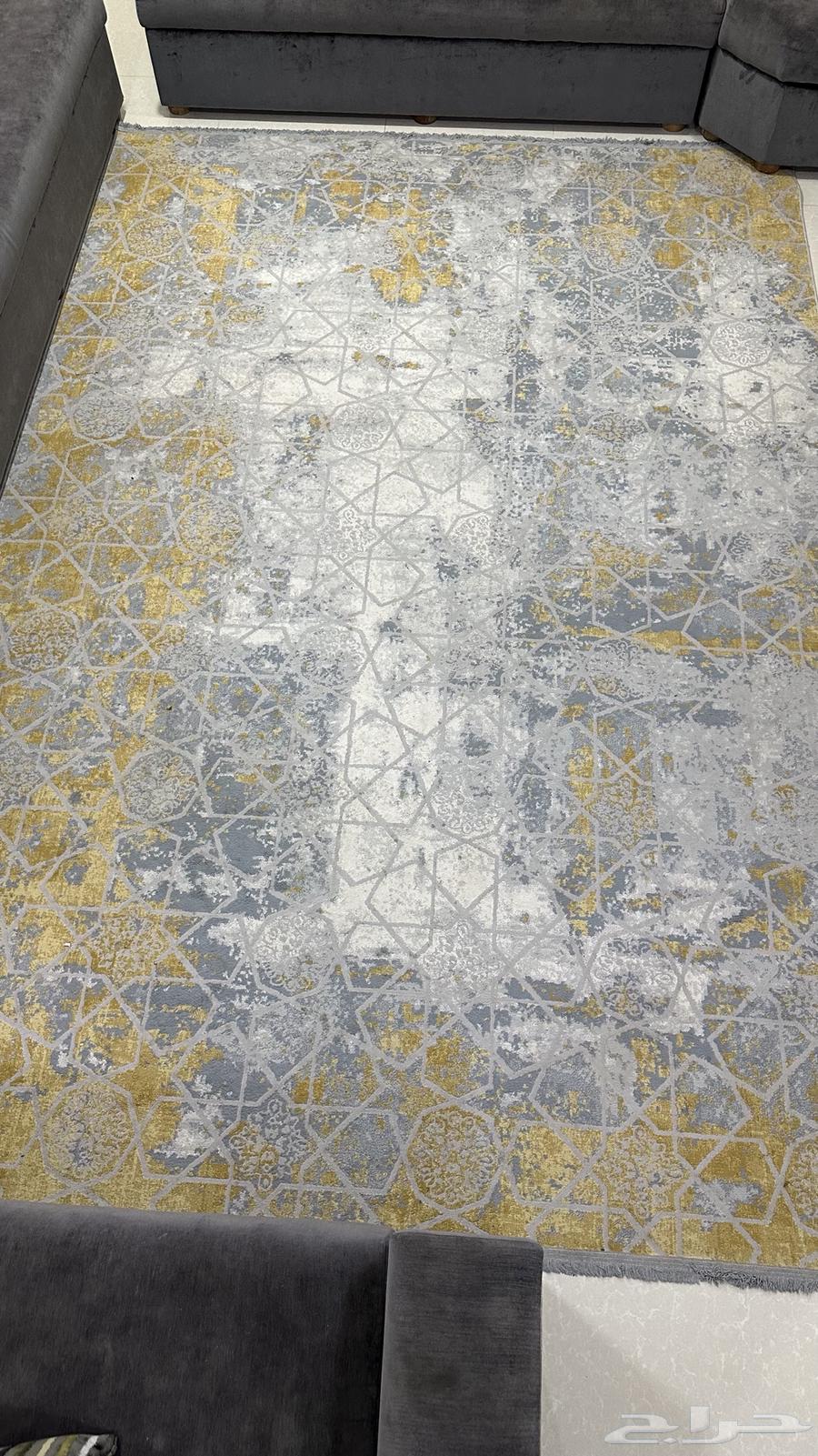 Selling carpets measuring 2 meters by 3 meters, a small shoe rack, and a TV table64373297112321110