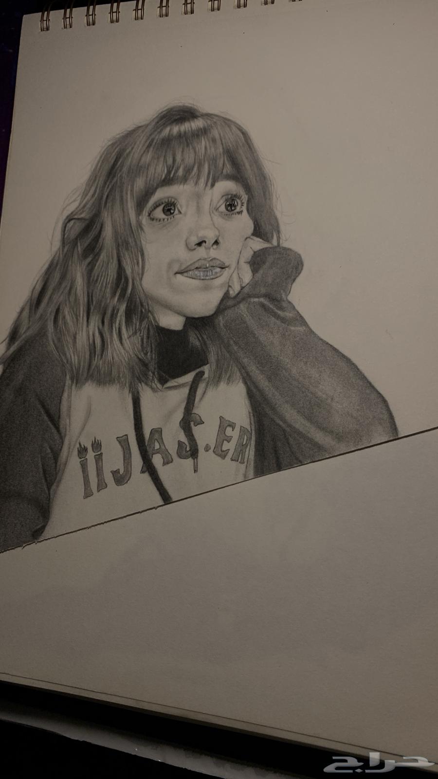 رسم بالرصاص والفحم على حسب الطلب64364684225795112