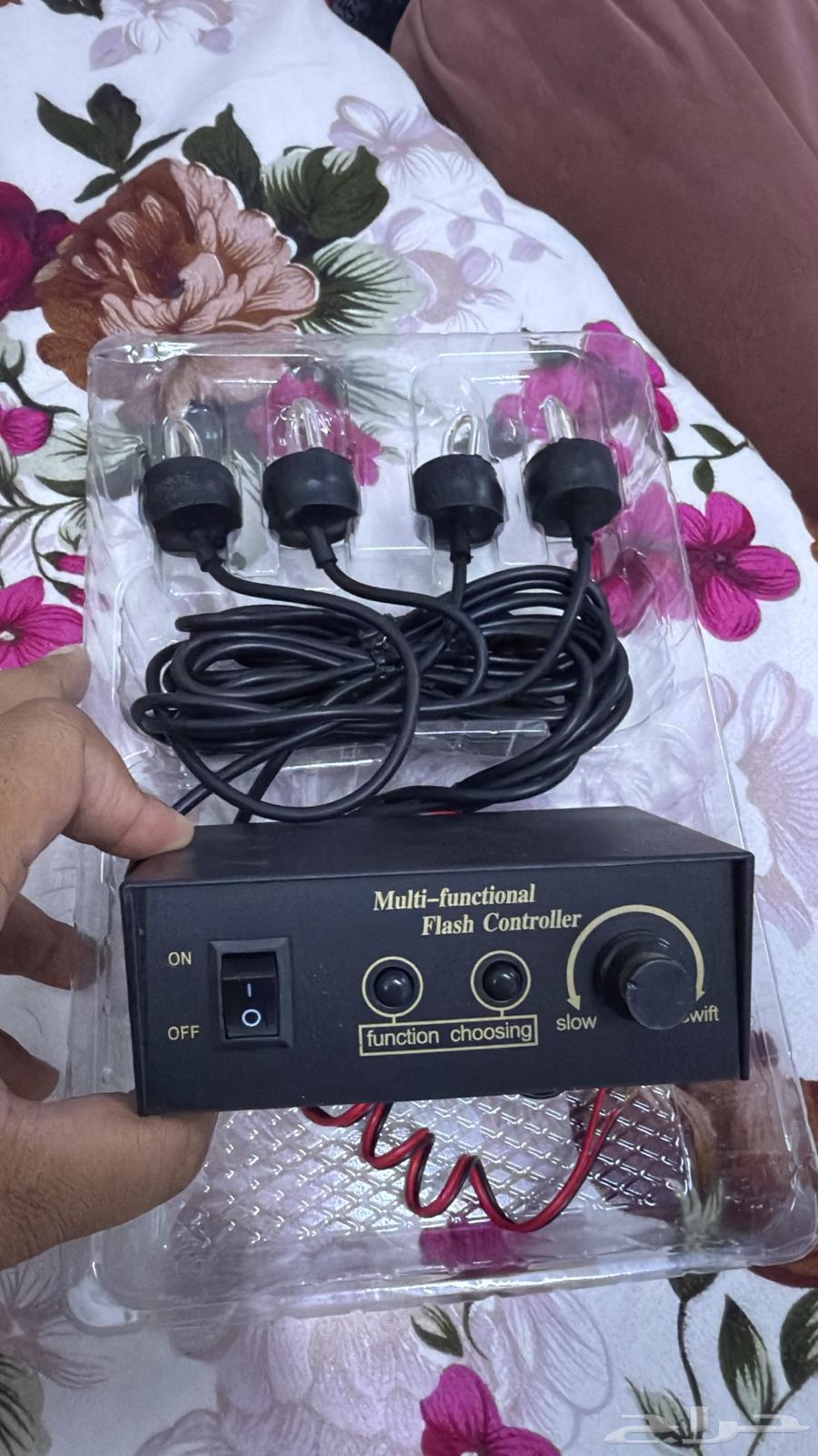 For sale, red and blue 6-slice badges and ruler64509602542211110