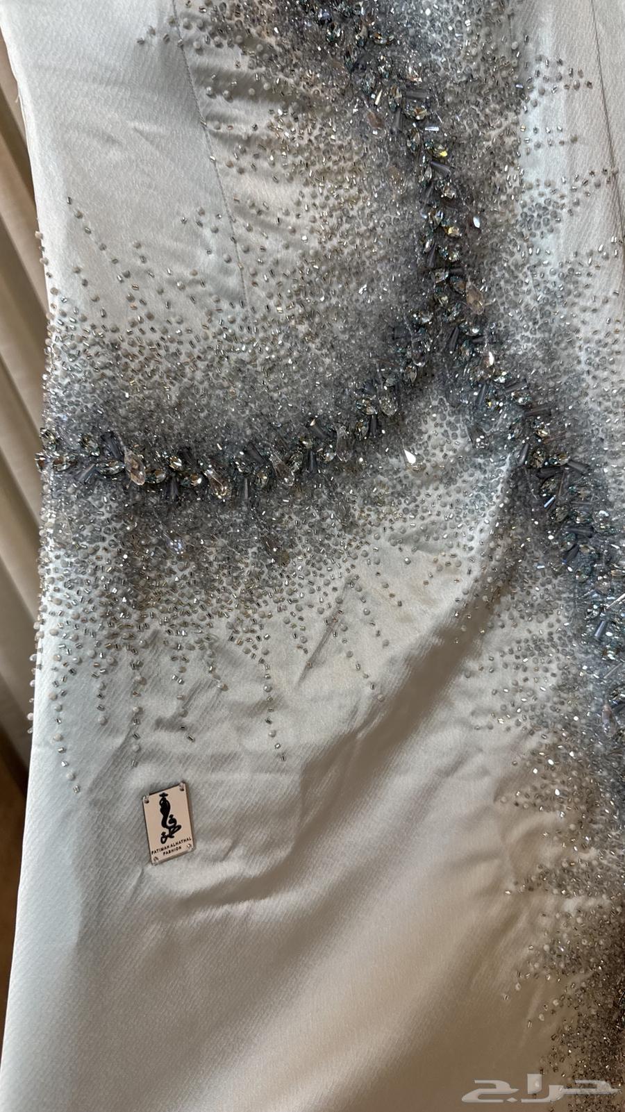 فستان لبسه مره وحده من المصممه فاطمه الهذال64367930952706112
