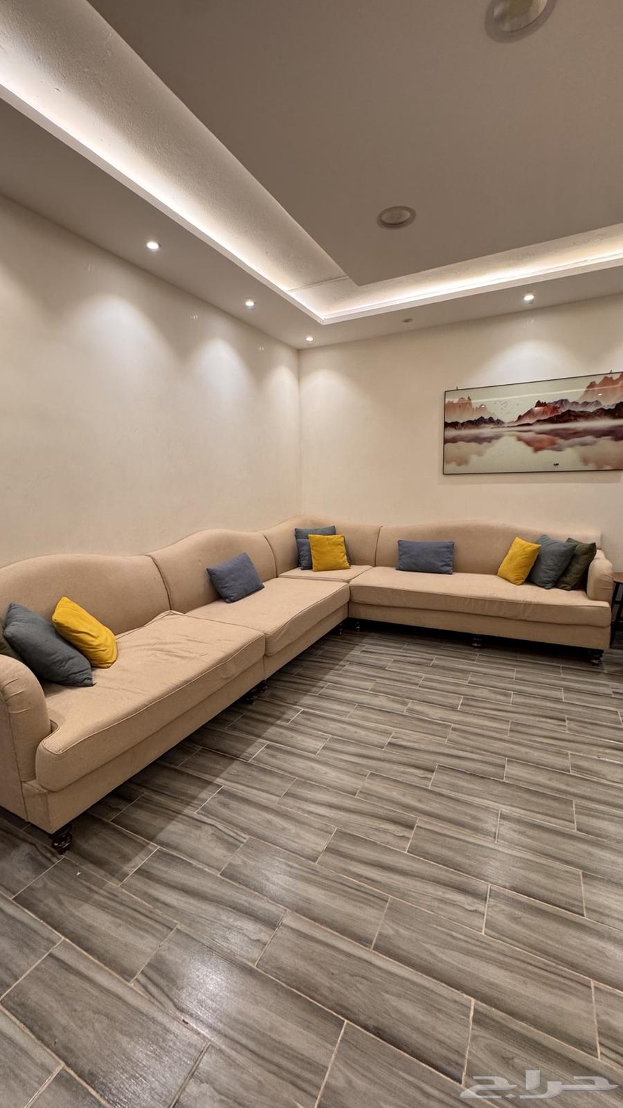 كنب بحالة جيدة للبيع64373151152130110