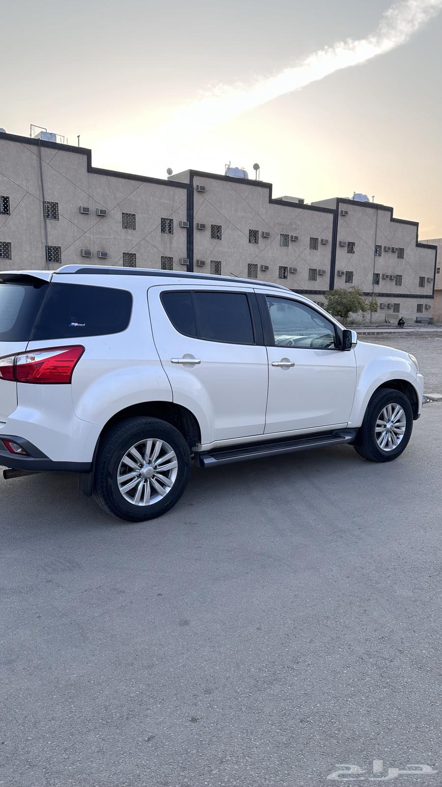 Isuzu MUX without double64513617686019113