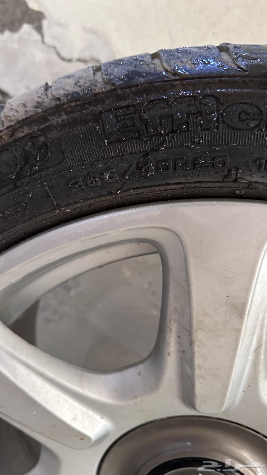 جنط مع كفر كودير مقاس 285 40 20R64516058894337112