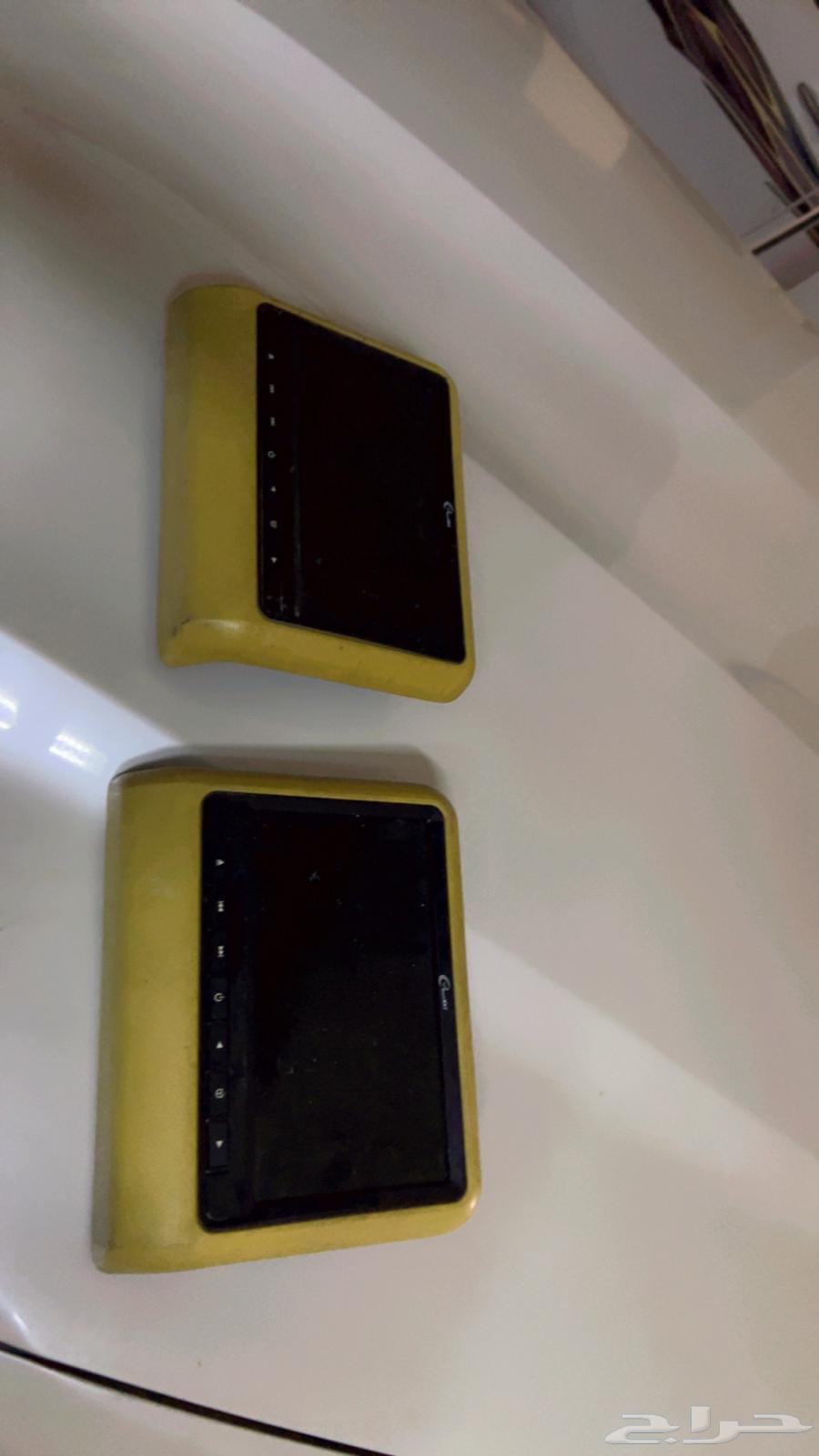 Rear seat screens that were installed in a Jeep Wrangler64510040986499111