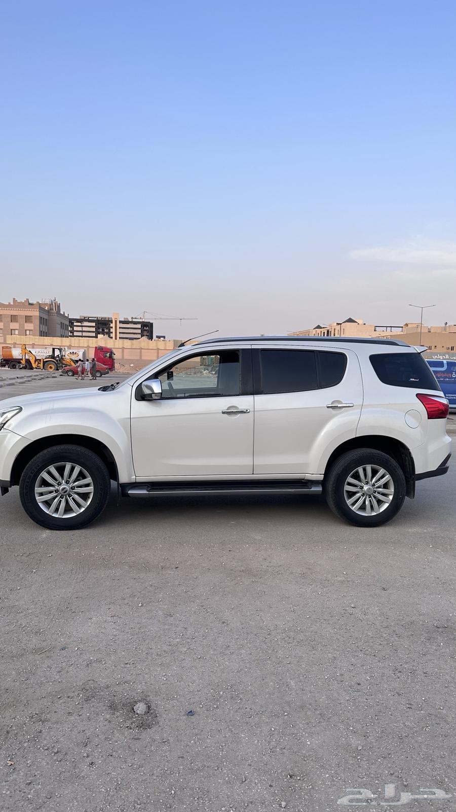 Isuzu MUX without double64513617686019114