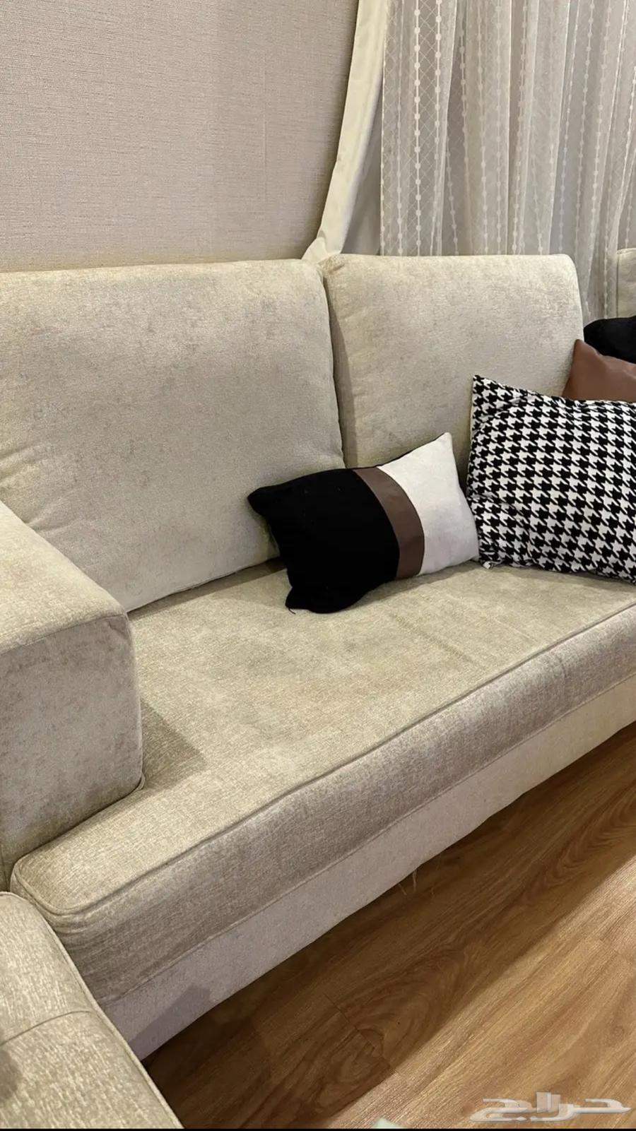 كنب مع ابجورات وطاوله و4طاولات خدمه ب 100064365276759553113