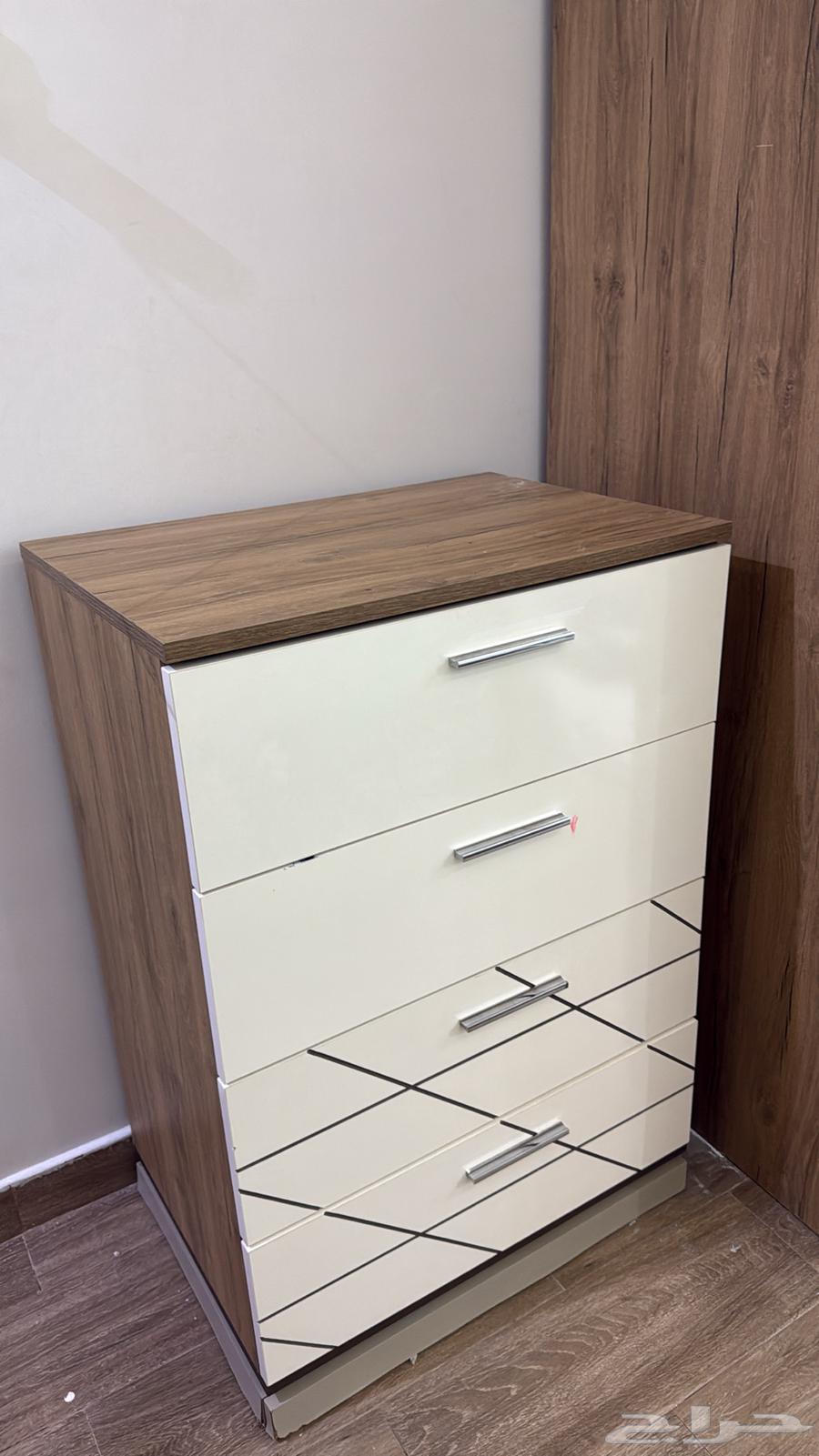 غرفة نوم متكاملة بحالة ممتازة للبيع64375961749379110