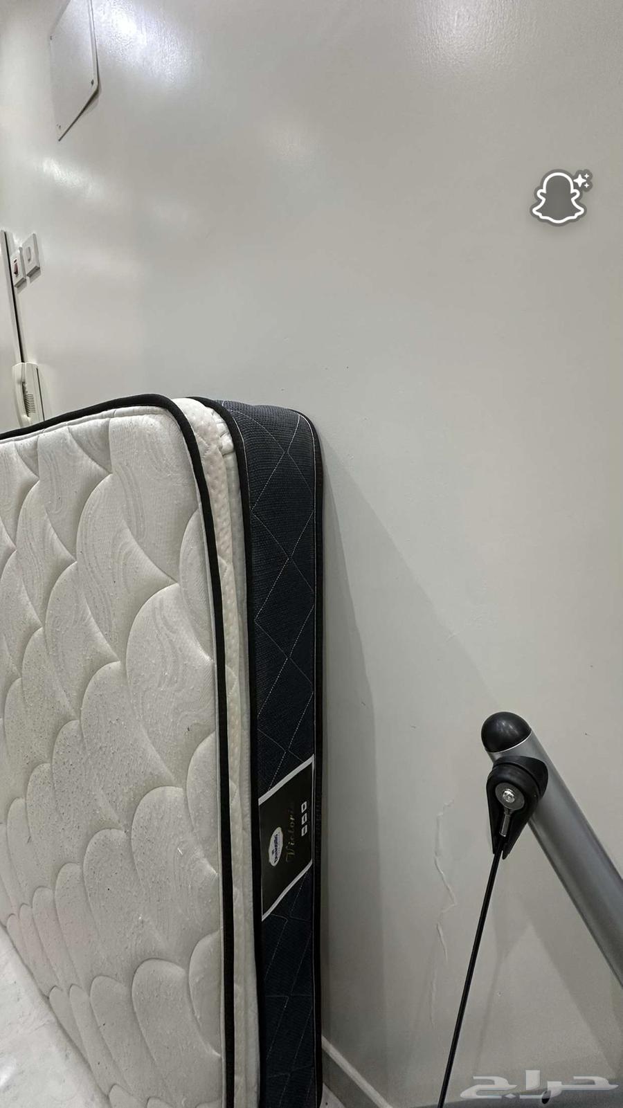 Two-meter bed 140 available, missing screws for assembly64371672417794110