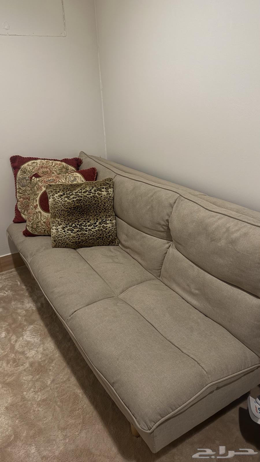 A sofa piece that turns into a bed64371074520193110