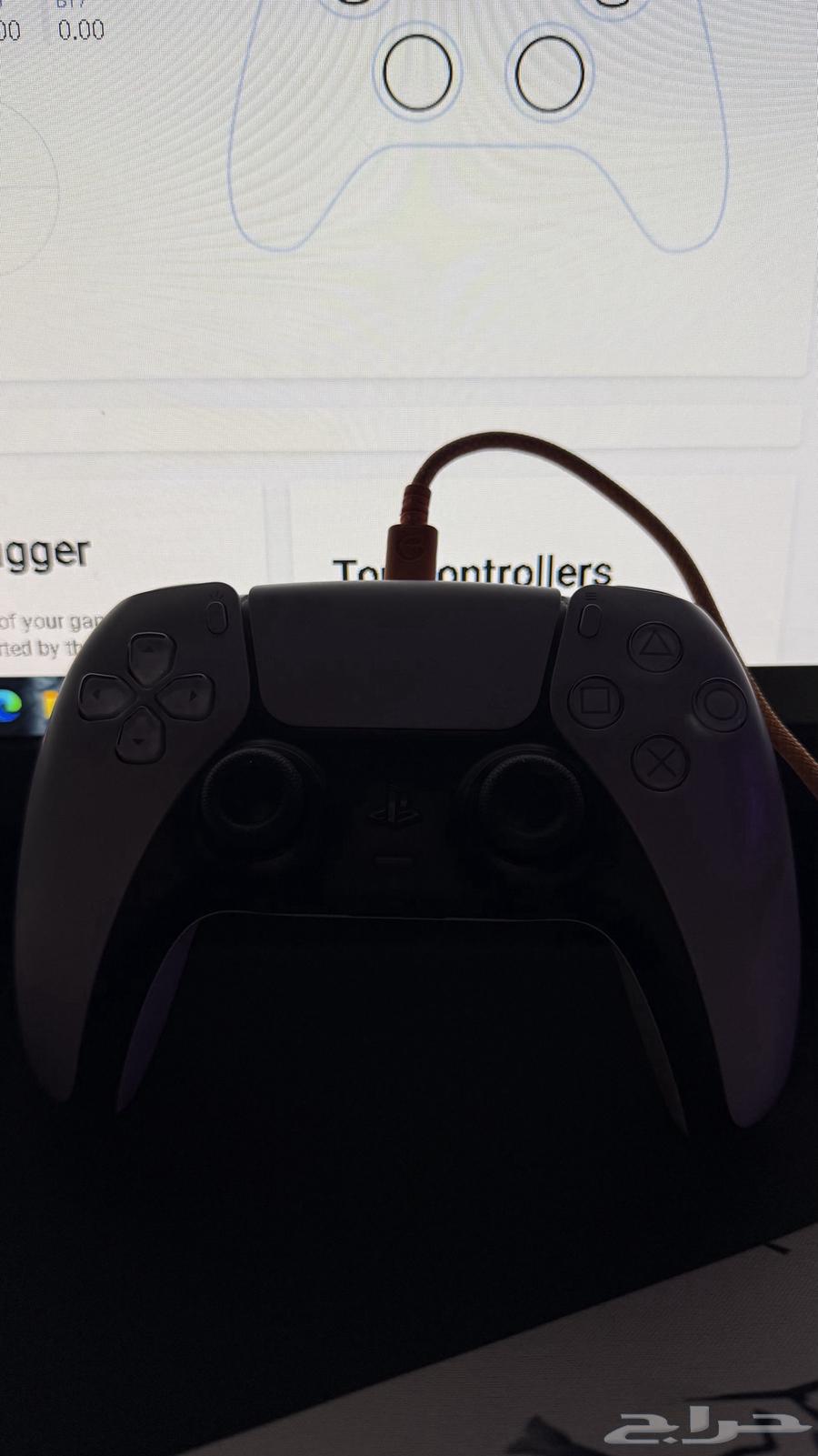 يد سوني 564364321386498110