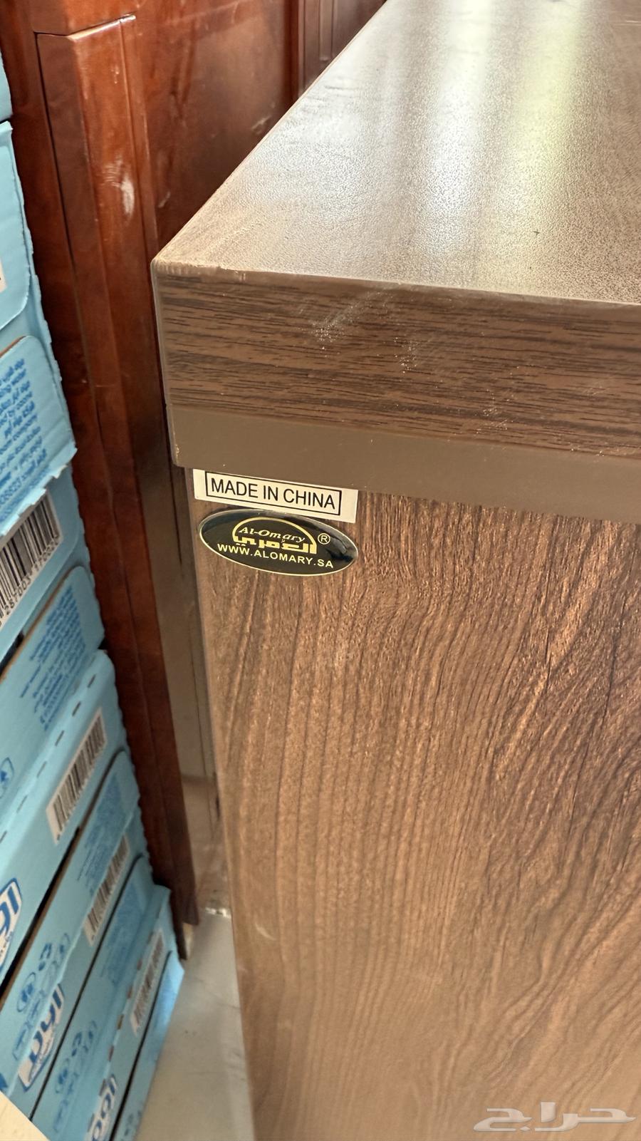 للبيع بابين وطاوله ودولاب64371555535235110