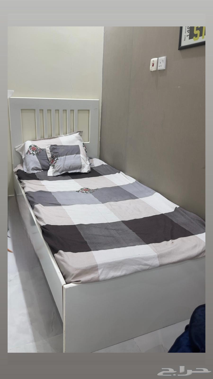 طاوله مكتبيه وكرسي وسرير نفر64376035243521112