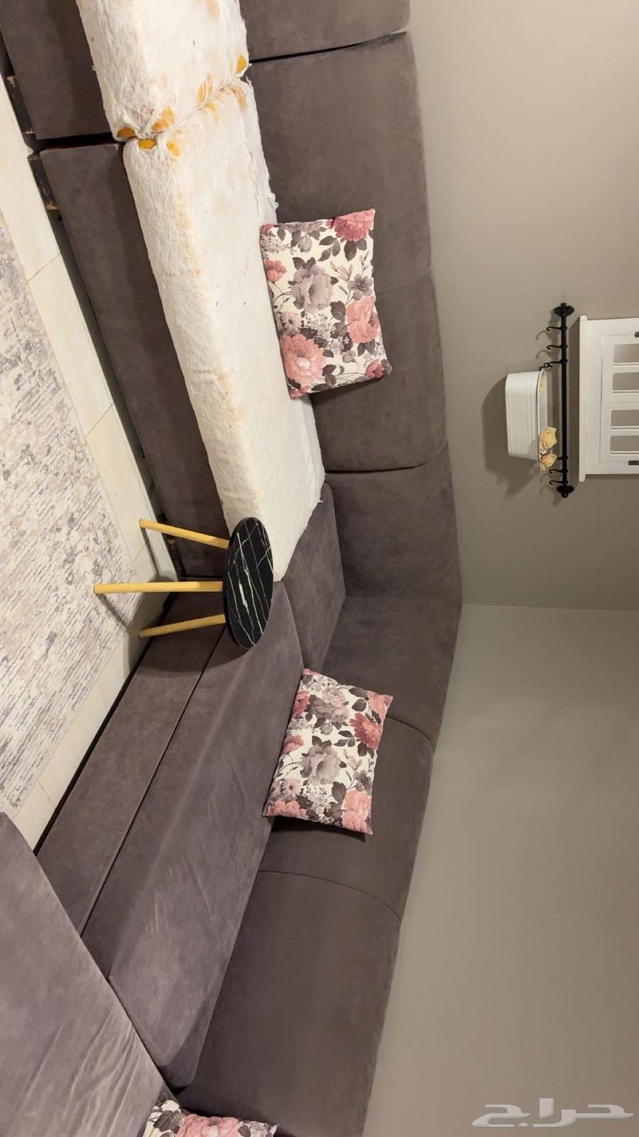 L-shaped sofa64374200940802112