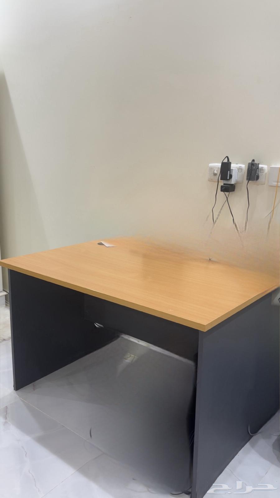 طاوله مكتبيه وكرسي وسرير نفر64376035243521110