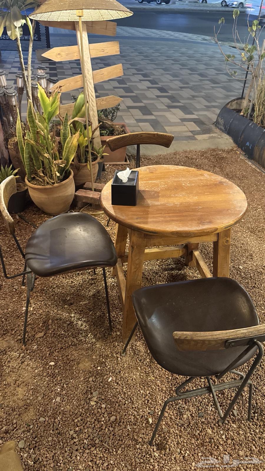 للبيع طاولات وكراسي مطعم او كوفي نظاف64377108459266111