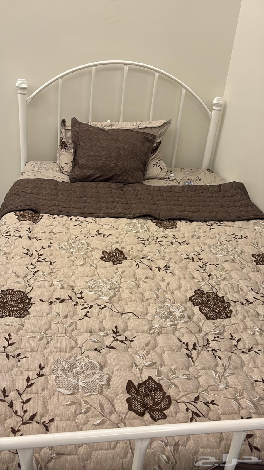 كرسي حديد نفر و نص64363279474818110